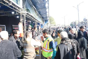 يواصل موكب كلية الإمام الكاظم (عليه السلام)، ضمن موكب ديوان الوقف الشيعي، تقديم خدماته للزائرين الكر