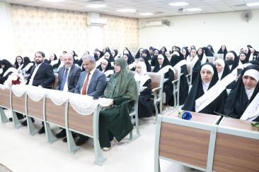 كلية الإمام الكاظم (ع) تكرّم حافظات القرآن الكريم