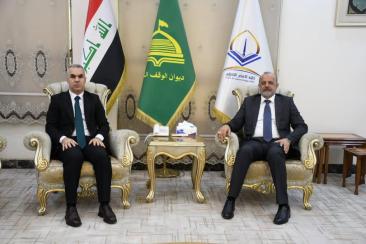عميد كلية الإمام الكاظم (ع) يستقبل معاون الأمين العام لمجلس النواب العراقي