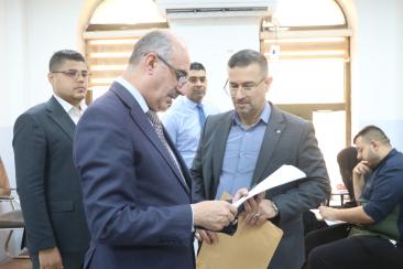 لضمان تطبيق التعليمات الوزارية: معاون العميد وأعضاء اللجنة المركزية يواصلون متابعة سير الامتحانات ال