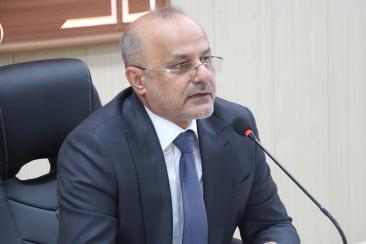 في اجتماع له مع الأقسام الإدارية     عميد الكلية يؤكد  تعزيز الإجراءات الإدارية وتحديث الخدمات الإلك