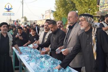 عميد كلية الإمام الكاظم (ع) يتفقد مواكب الخدمة الحسينية في أربعينية الإمام الحسين (ع)