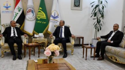 كليتا الإمام الكاظم والعلوم الإسلامية في الجامعة العراقية تبحثان سبل تعزيز التعاون الأكاديمي