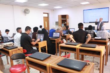 كلية الإمام الكاظم (ع) تختتم الدورة التدريبية والتطويرية المجانية لطلبة الكلية من الخريجين والمستمري