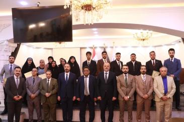 برعاية عميد الكلية قسم القانون يحتفي بطلبته الأوائل