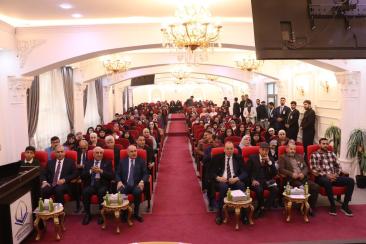 بالشعر والخط والمواهب والإبداع.. قسم اللغة العربية يحتفي باليوم العالمي للغة العربية